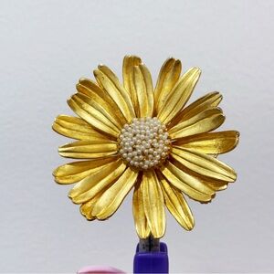 Brushed Gold Tone Faux Pearl Daisy Floral Brooch Statement wedding